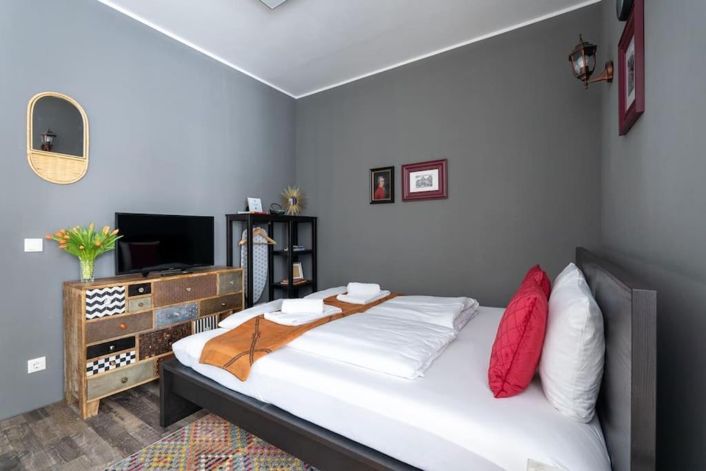 Chic Studio By City Center By Hm Wien Eksteriør bilde